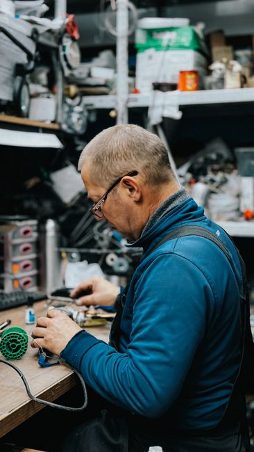 Fixed Packages vs Bespoke Growth Frameworks for Electricians